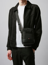 Cross Body Tas Th Nylon Travel Tommy hilfiger Zwart th nylon travel AM13472-vue-porte