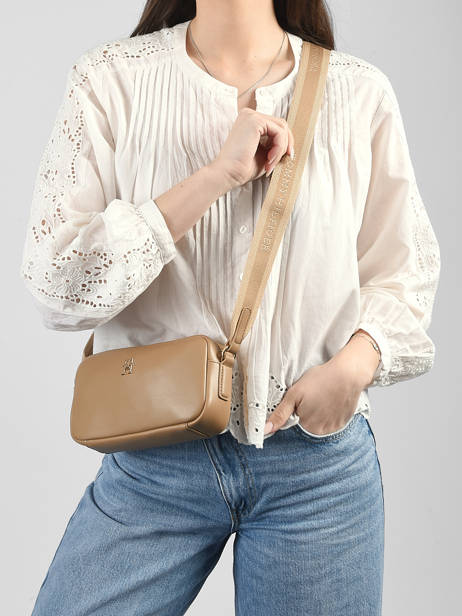 Cross Body Tas Th Essential Polyurethaan Tommy hilfiger Beige th essential AW18370 ander zicht 1