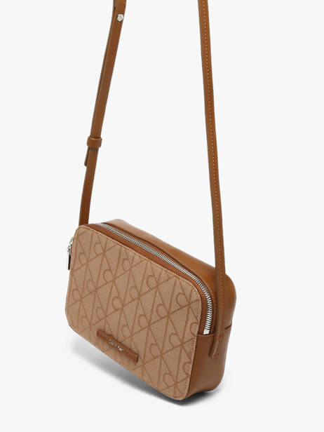 Cross Body Tas Emblem Jacquard Calvin klein jeans Beige emblem jacquard 4F3533G ander zicht 2